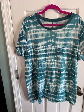 torrid Teal and White Tie-Dye Short Sleeve Tee